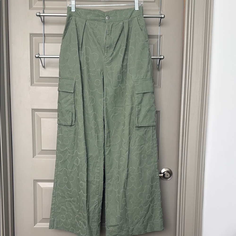 Avec Les Filles Olive Floral Cargo Pants